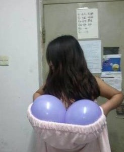 偷高中女生原味内 校服袖口看女同学胸罩：高中女生宿舍原味胸罩(5)(点击浏览下一张趣图)