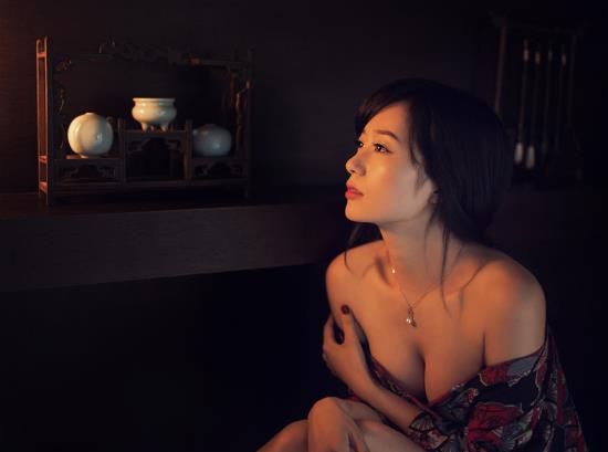 女人全身光着睡觉图片：美女光着的身体的图片(3)(点击浏览下一张趣图)