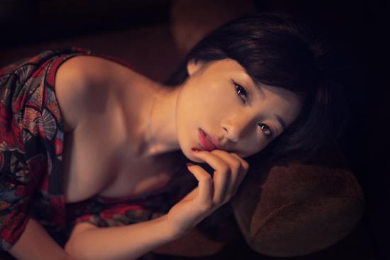 有女人光着全身的图片：女人比比长毛的图片(点击浏览下一张趣图)