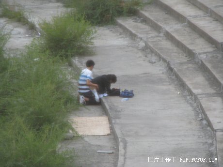 厦门金榜公园野战白天：寿阳的公园野战视频(点击浏览下一张趣图)