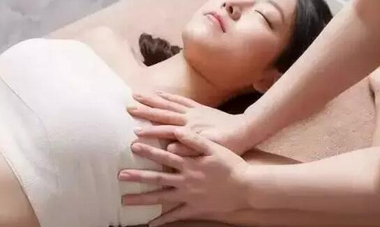 乳房里有硬块是怎么回事呢，乳房有点疼,怎么回事(点击浏览下一张趣图)