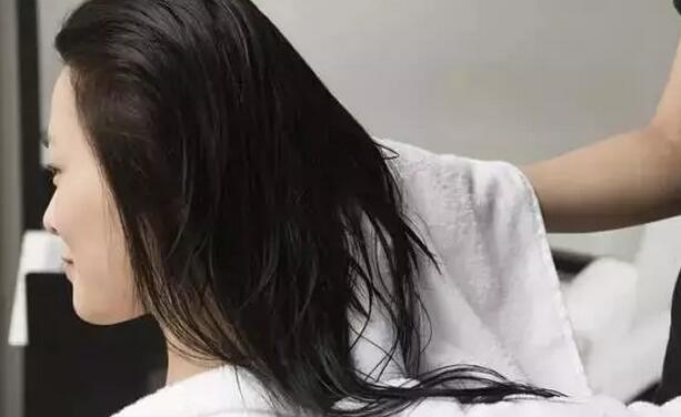 女性掉发原因及治疗，女性脱发吃什么长头发 总是掉头发吃什么好(3)(点击浏览下一张趣图)