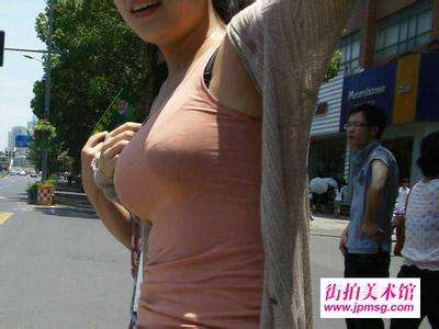 夏季偷拍女人走光图片：2016好看的偷拍走光(7)(点击浏览下一张趣图)
