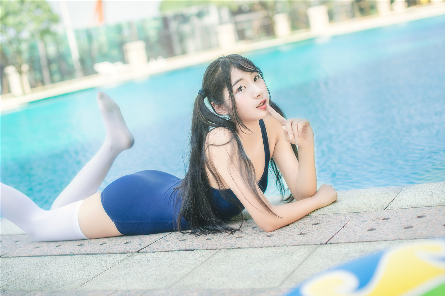 小女孩穿粉色连裤袜吧小萌和小悦与犯罪团伙：白色连裤袜小女孩小晴(3)(点击浏览下一张趣图)