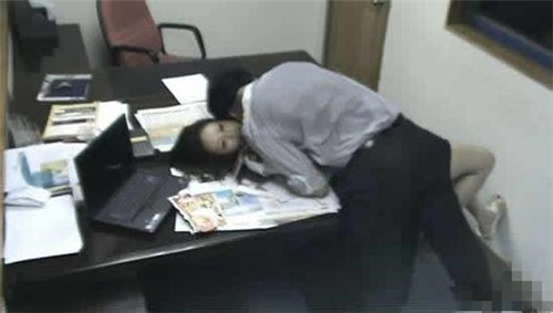 冯蕊缅怀 悲哀的白领2：办公室文员冯蕊7 堕落的白领冯蕊免费(2)(点击浏览下一张趣图)