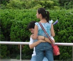 学生公园吃摸大全图片：初中学生公园活春视频(点击浏览下一张趣图)
