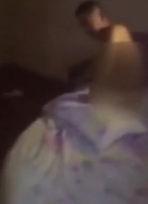 马蓉照片交叉腿分析：QQ马蓉被宋哲干的视频 马蓉挨宋哲干的照片(5)(点击浏览下一张趣图)