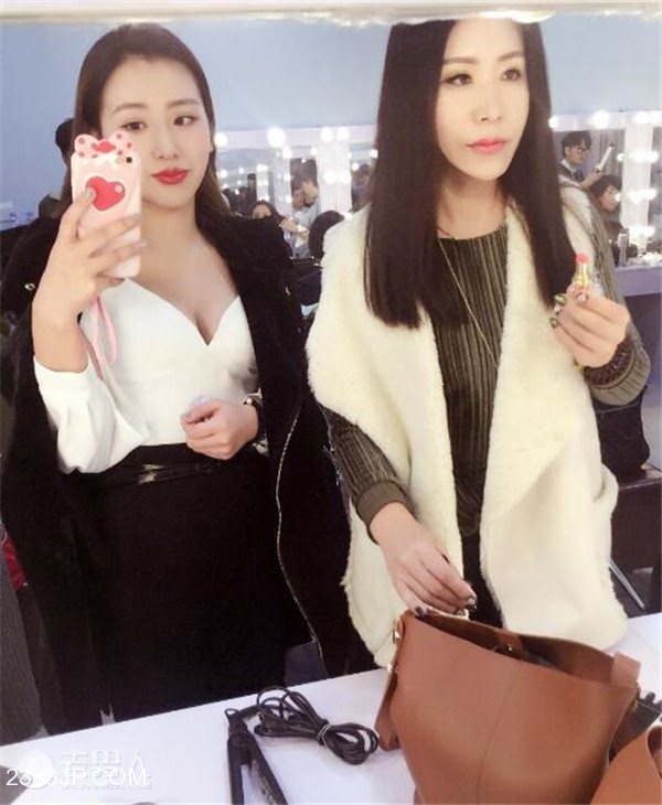 中国式相亲李雨航美胸：中国式相亲李雨航照片(2)(点击浏览下一张趣图)