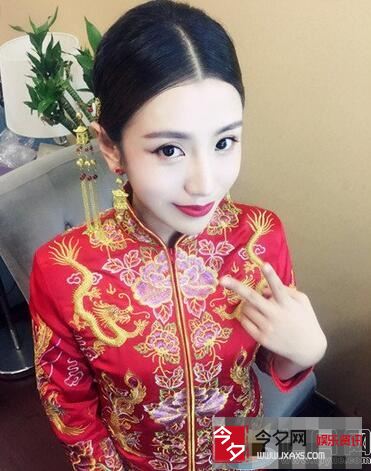 中国式相亲李雨航美胸：中国式相亲李雨航照片(4)(点击浏览下一张趣图)