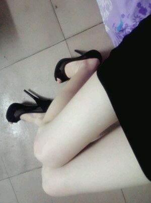 女神都是有钱人的精盆 为什么叫女的腿炮架：长腿炮架美女(3)(点击浏览下一张趣图)