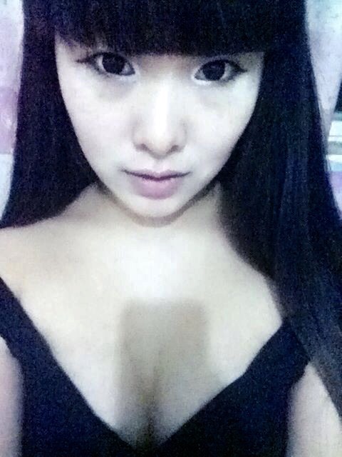宝妈涨奶湿到衣服有图：宝妈乳房(有图片入)(6)(点击浏览下一张趣图)