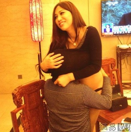 哺乳期妇女喂奶过程图：产妇奶头出奶图片(6)(点击浏览下一张趣图)