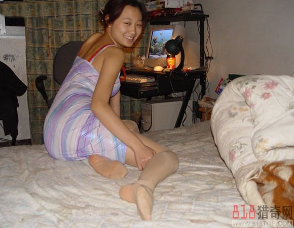 莞式服务四龙共舞图片：体验双飞莞式服务图片(2)(点击浏览下一张趣图)