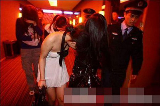 东莞莞式108图片：莞式服务玩法一杆四洞 东莞性都108种图片(2)(点击浏览下一张趣图)
