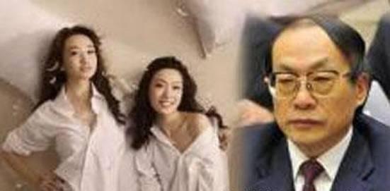 刘志军玩蒋雯丽照片：刘志军同时玩三人 (2)(点击浏览下一张趣图)