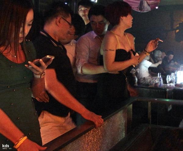 饥渴难耐良家妇女14p：40岁北京熟女18p(3)(点击浏览下一张趣图)