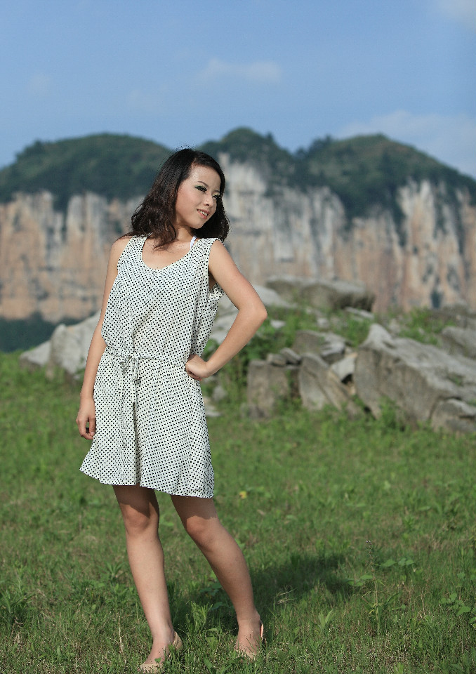 见情美女山水风景图片：美女山水风景动态图片(5)(点击浏览下一张趣图)