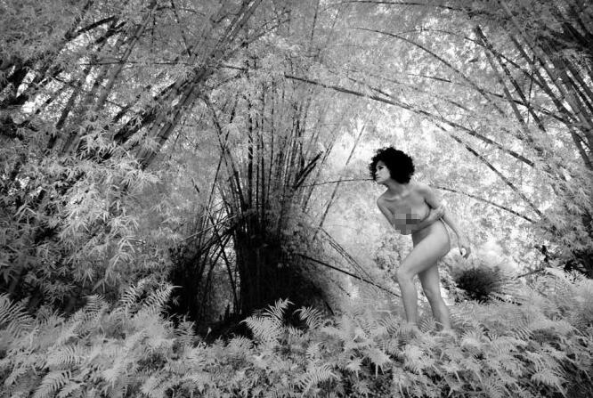 野外人体照片风景图片：山水精美人体(点击浏览下一张趣图)