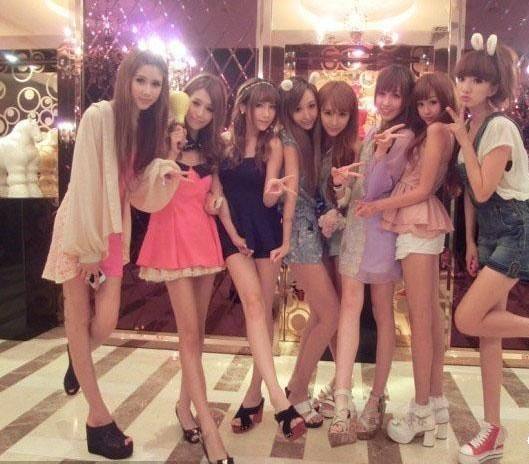 会所美女一条龙服务：高端会所的小姐怎么玩 高档会所小姐排队图片(2)(点击浏览下一张趣图)