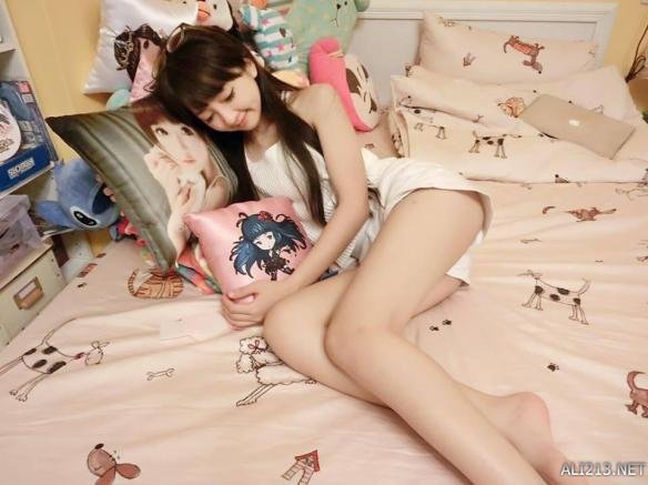 微博极品萝莉小仙女：日本00后AV小萝莉 (点击浏览下一张趣图)