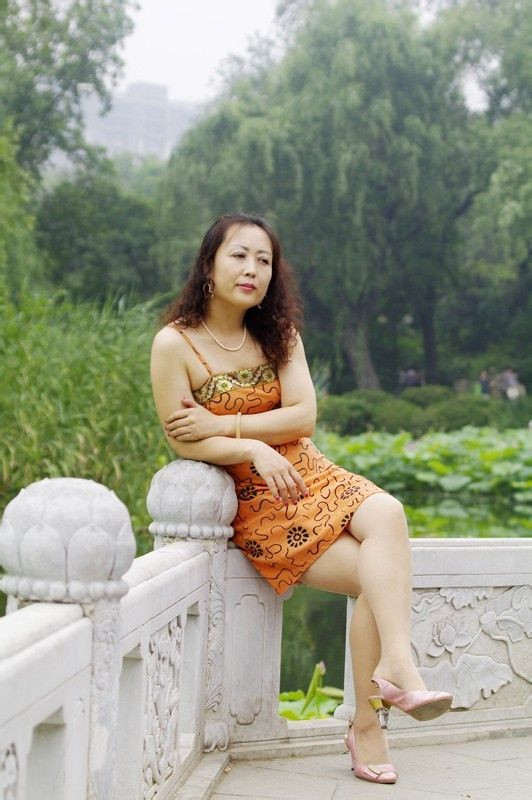 老年女人淋浴图片：女人在冼僺的图片(点击浏览下一张趣图)
