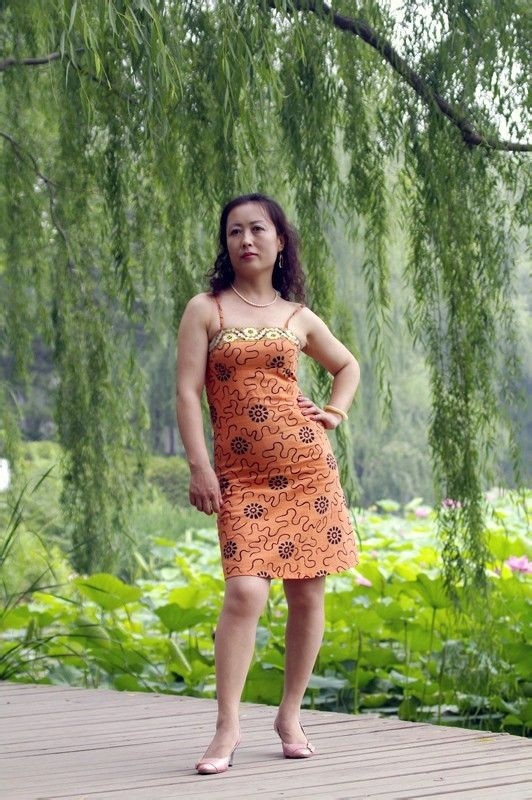 老年女人淋浴图片：女人在冼僺的图片(2)(点击浏览下一张趣图)