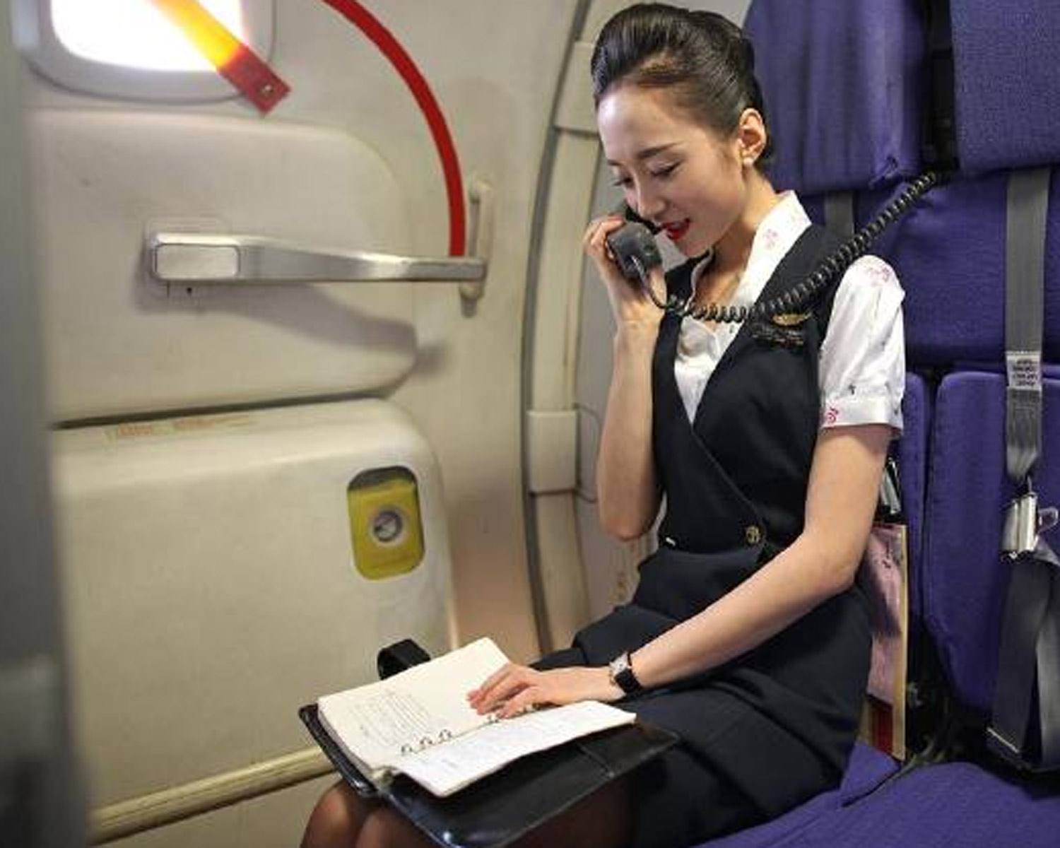 刘苗苗空姐图片：深圳航空刘苗苗图片(点击浏览下一张趣图)