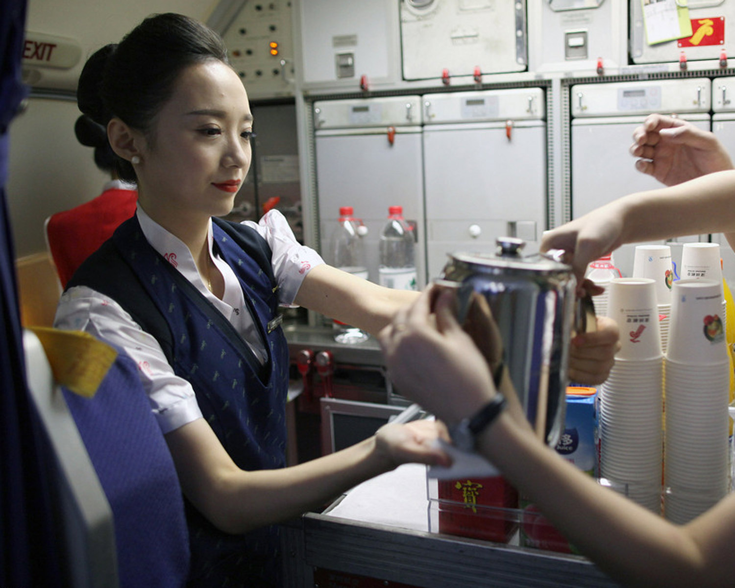 刘苗苗空姐图片：深圳航空刘苗苗图片(5)(点击浏览下一张趣图)