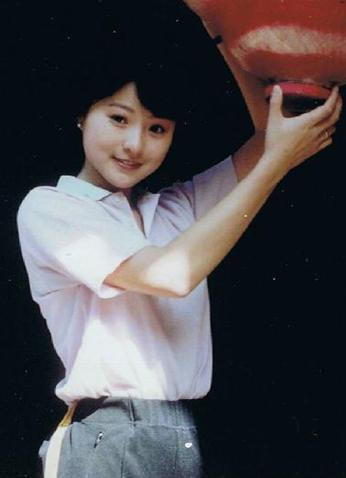 李赛凤屁股 李若彤 三级下载：魔女末日李赛凤换衣服(2)(点击浏览下一张趣图)