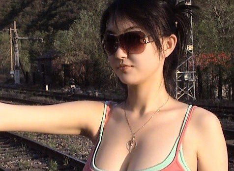大胸美女王紫娇：美女的胸大又(3)(点击浏览下一张趣图)