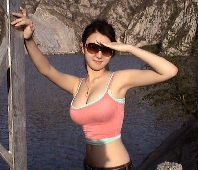 大胸美女王紫娇：美女的胸大又(4)(点击浏览下一张趣图)