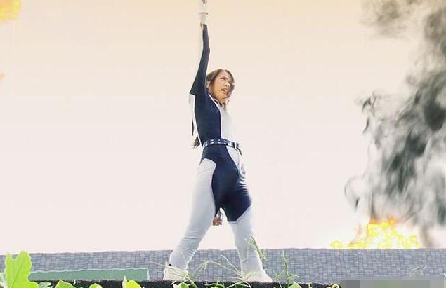 giga女战士图解水手：giga女战士阵亡gptm13 giga图解女超人失禁(3)(点击浏览下一张趣图)