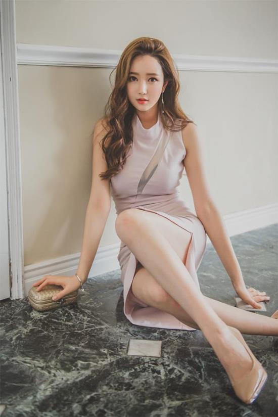 广东东莞美女浓密黑鲍：我要看,裸体女人的照片(点击浏览下一张趣图)