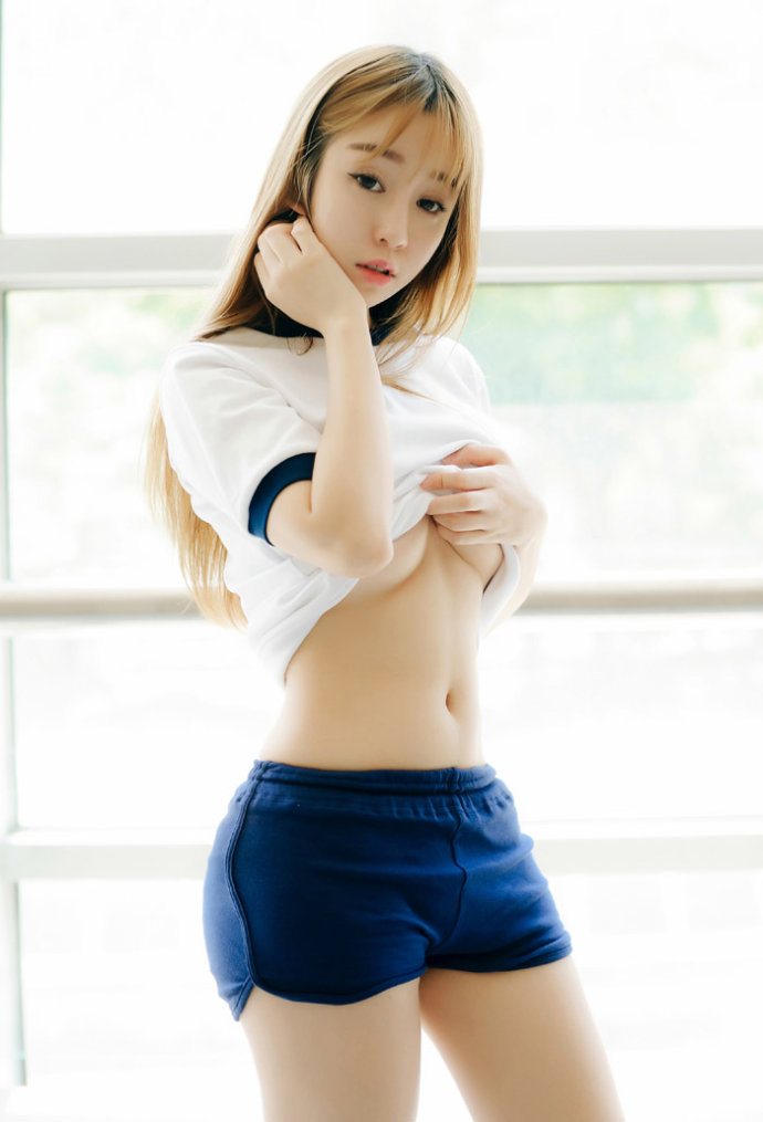 女生穿短裤露私处：美女下体图片真人图片大全(6)(点击浏览下一张趣图)