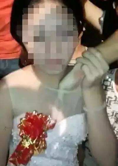 商丘7.12伴娘视频图片：河南闹伴娘6分43秒视频(3)(点击浏览下一张趣图)