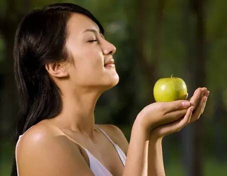 女人这样起床养颜瘦身抗衰老！(点击浏览下一张趣图)