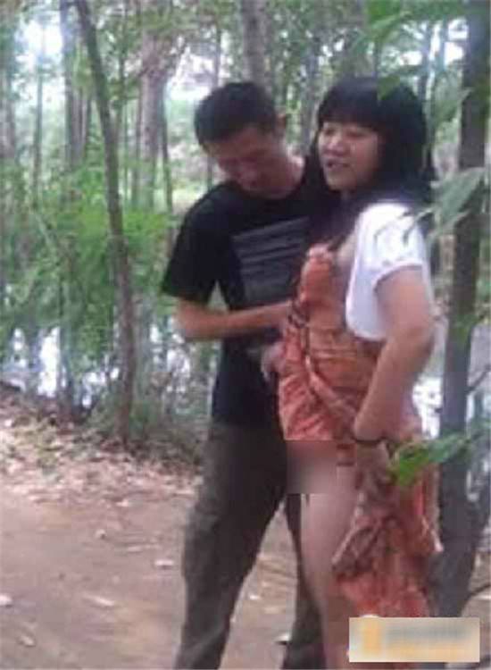 摩托车上的车震的辣文摩托车上玩车震口述：下雨天男女车震照片(点击浏览下一张趣图)