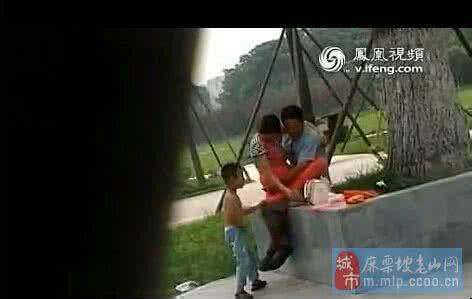 初中学生公园活春视频：90/00后野战门事件图片(3)(点击浏览下一张趣图)