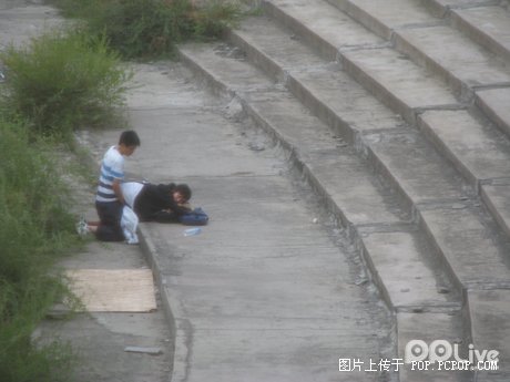哈尔滨四中野战门图片：00后校门野战门(8)(点击浏览下一张趣图)