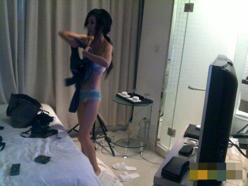 90后情侣酒店被偷拍：宾馆监控偷拍·图片(5)(点击浏览下一张趣图)