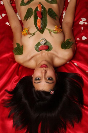 美女奶奶油色男美女：美女奶油盛宴任意舔 超模奶油大战(3)(点击浏览下一张趣图)