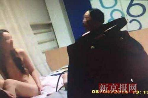 陪年轻漂亮的女官员睡 云南女官员党煦燕艳照(4)(点击浏览下一张趣图)