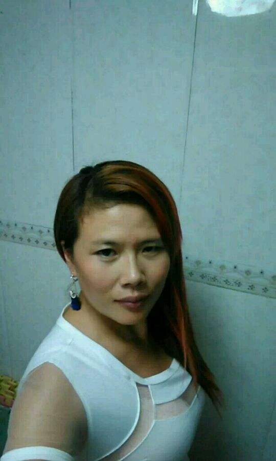  玩人家的老婆贴吧绝对真实老婆贴吧图集：朋友坐牢他老婆随便玩(点击浏览下一张趣图)