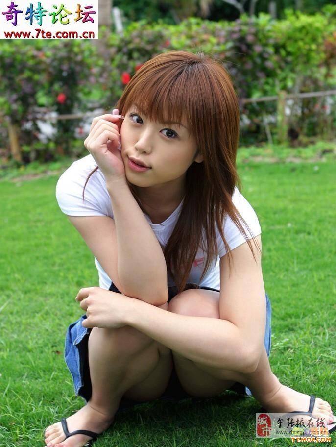 美女骆驼趾大阴沟图片：偷拍走光熟妇内裤露B毛(点击浏览下一张趣图)