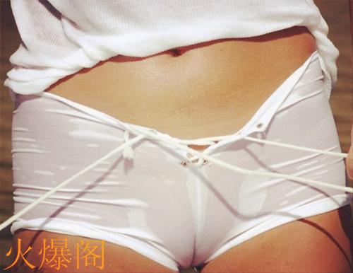 极品紧身裤骆驼趾图片：学生妹骆驼趾图片大全(2)(点击浏览下一张趣图)