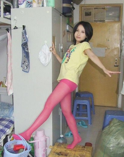大学女生宿舍自拍图片：大学女生宿舍透明内裤(7)(点击浏览下一张趣图)
