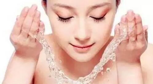 如何睡个美容觉：睡觉美容觉正确睡姿，美容觉最佳时间(2)(点击浏览下一张趣图)