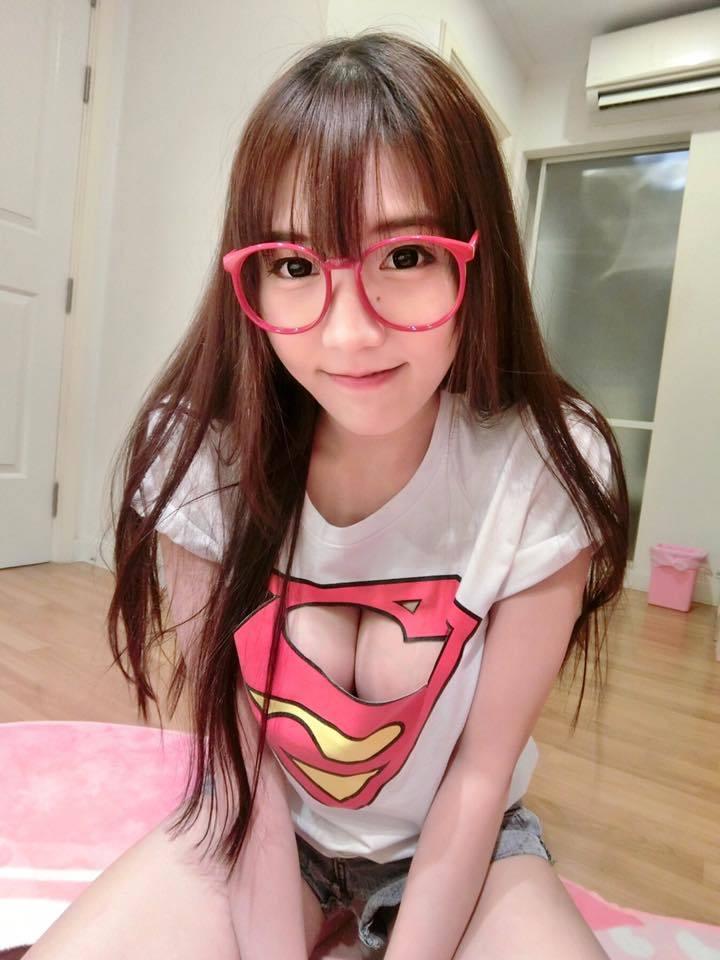 中国木瓜奶美女图片：木瓜奶吧木瓜奶弯腰街拍视频(5)(点击浏览下一张趣图)
