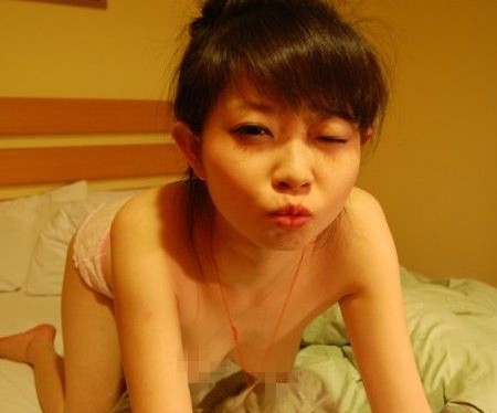 王梦溪国模沟沟 沟沟美女之王梦溪：王梦溪沟沟图片(5)(点击浏览下一张趣图)