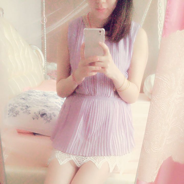 透明穿睡衣的妈妈照片 妈妈穿情趣内衣附图片：玩妈妈的真丝裙子贴吧(7)(点击浏览下一张趣图)